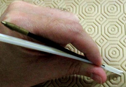 Piantare steli con una cannuccia