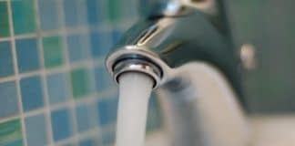 Acqua di rubinetto: va bene o no per l'acquario?