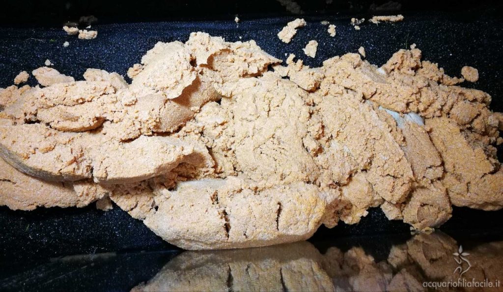 Sabbia inerte, aggiunta sopra la zanzariera