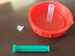 tappo bucato con siringa