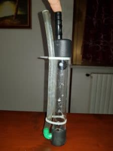 Tubo di gomma fissato con fascette al reattore