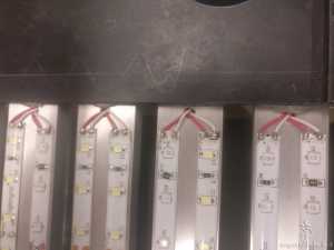 Fori per il passaggio dei fili per i LED del Ferplast Cayman 80