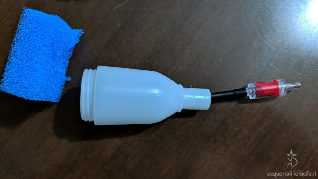 Inserimento della valvola di non ritorno nella campana del sifone